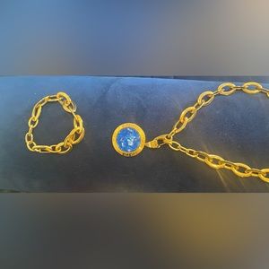 Set of necklace and bracelet